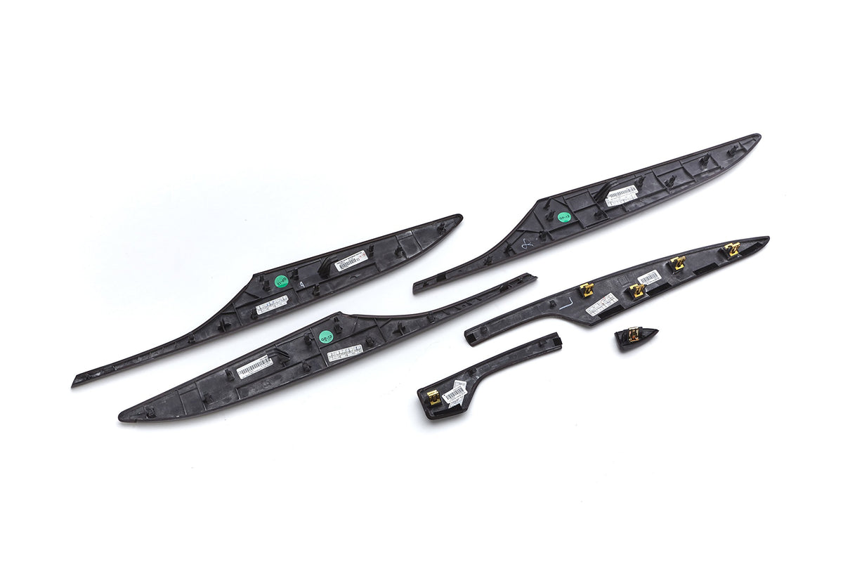 GM Accessories 22907405 Interior Trim Kit in Red Accented Carbon Fiber
